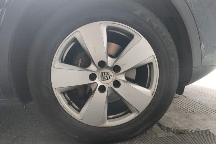 Used Porsche Cayenne 2018 Cayenne 3.0T Right Front Wheel Hub