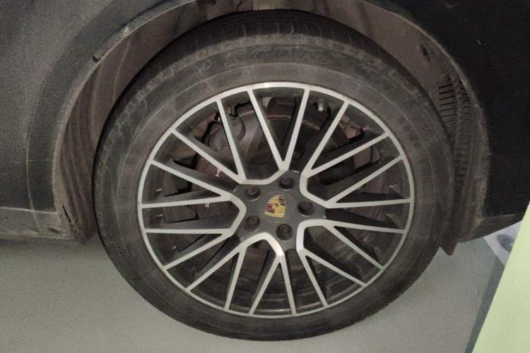 Used Porsche Cayenne 2018 Cayenne 3.0T Right Front Wheel Hub