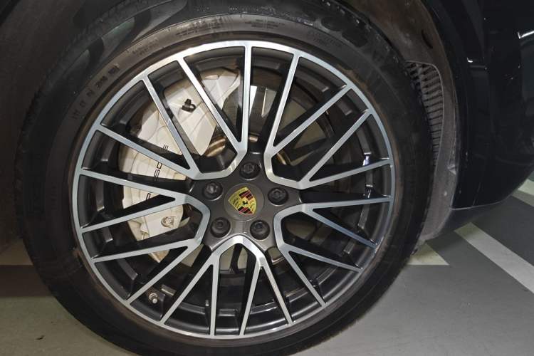 Used Porsche Cayenne 2018 Cayenne 3.0T Right Front Wheel Hub