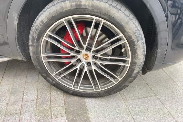 Used Porsche Cayenne 2018 Cayenne 3.0T Right Front Wheel Hub