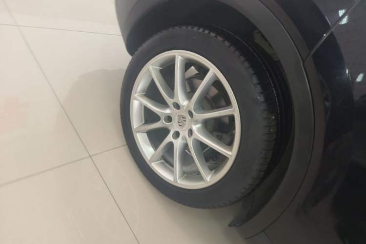 Used Porsche Cayenne 2018 Cayenne 3.0T Right Rear Wheel Hub