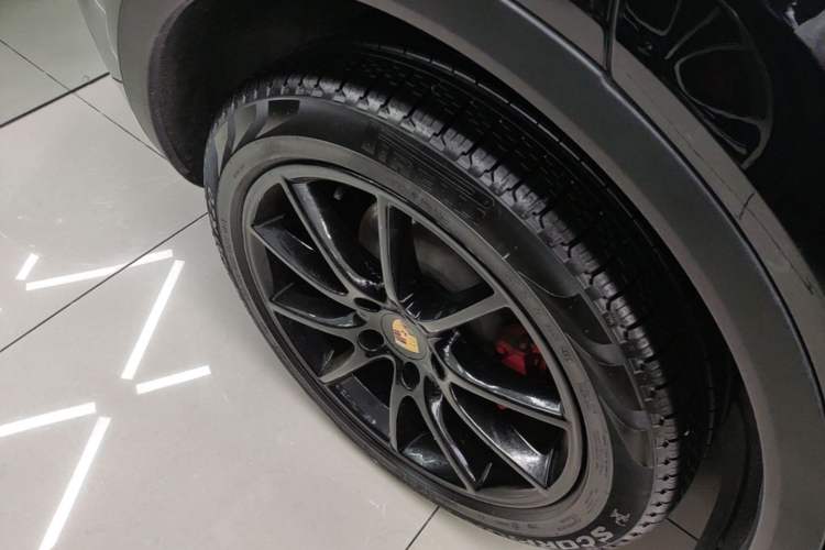 Used Porsche Cayenne 2018 Cayenne 3.0T Right Rear Wheel Hub