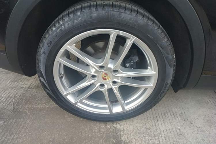Used Porsche Cayenne 2018 Cayenne 3.0T Right Rear Wheel Hub
