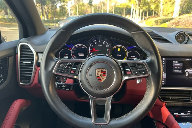 Used Porsche Cayenne 2018 Cayenne 3.0T Steering Wheel