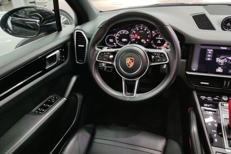Used Porsche Cayenne 2018 Cayenne 3.0T Steering Wheel