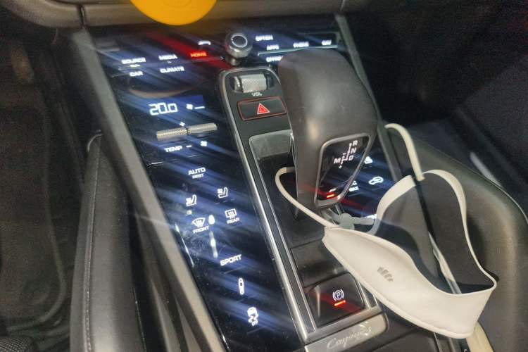 Used Porsche Cayenne 2018 Cayenne 3.0T Audio And AC Panel