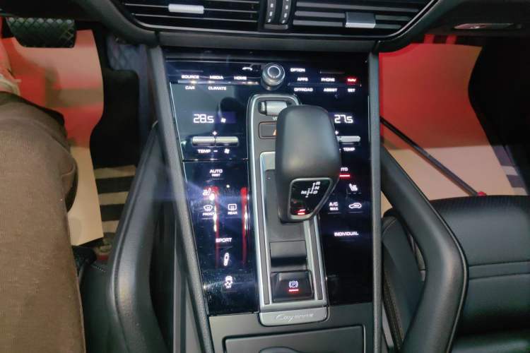 Used Porsche Cayenne 2018 Cayenne 3.0T Audio And AC Panel