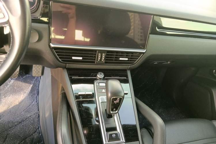 Used Porsche Cayenne 2018 Cayenne 3.0T Audio And AC Panel