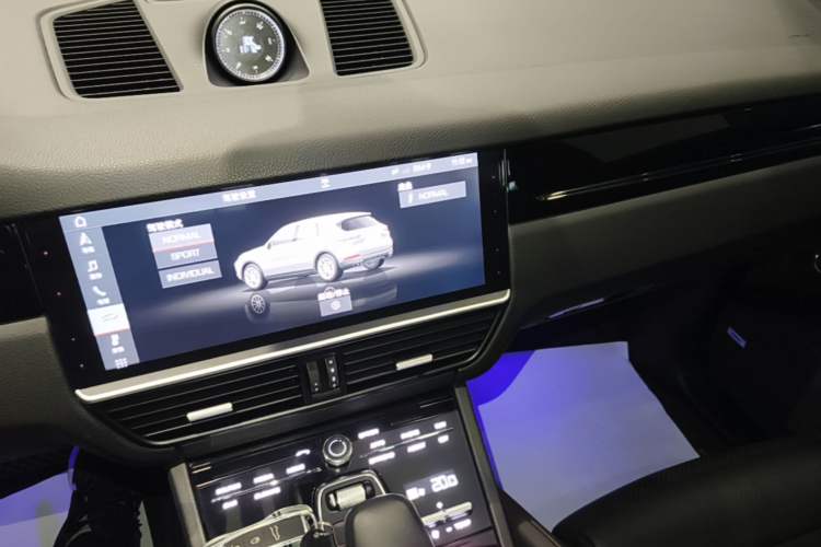 Used Porsche Cayenne 2018 Cayenne 3.0T Audio And AC Panel