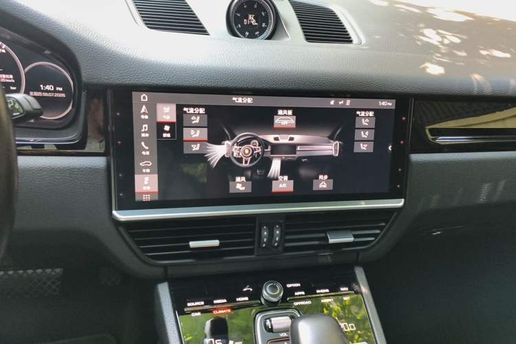 Used Porsche Cayenne 2018 Cayenne 3.0T Audio And AC Panel
