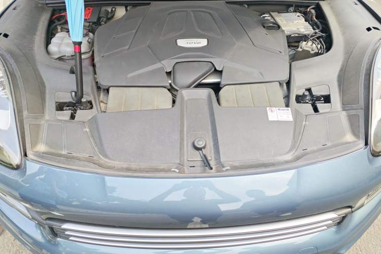 Used Porsche Cayenne 2018 Cayenne 3.0T Engine Bay