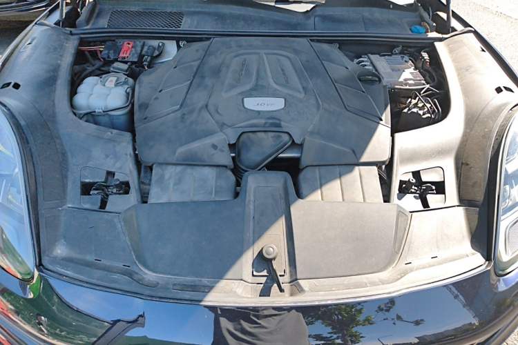 Used Porsche Cayenne 2018 Cayenne 3.0T Engine Bay