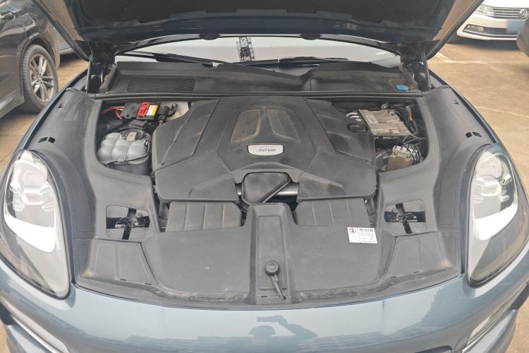 Used Porsche Cayenne 2018 Cayenne 3.0T Engine Bay