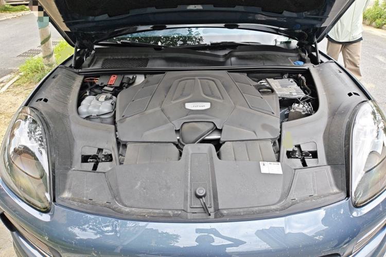Used Porsche Cayenne 2018 Cayenne 3.0T Engine Bay