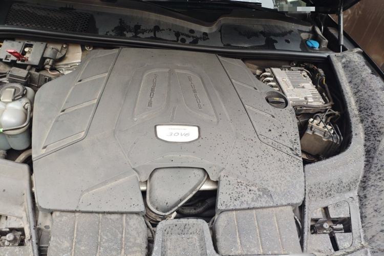 Used Porsche Cayenne 2018 Cayenne 3.0T Engine Bay