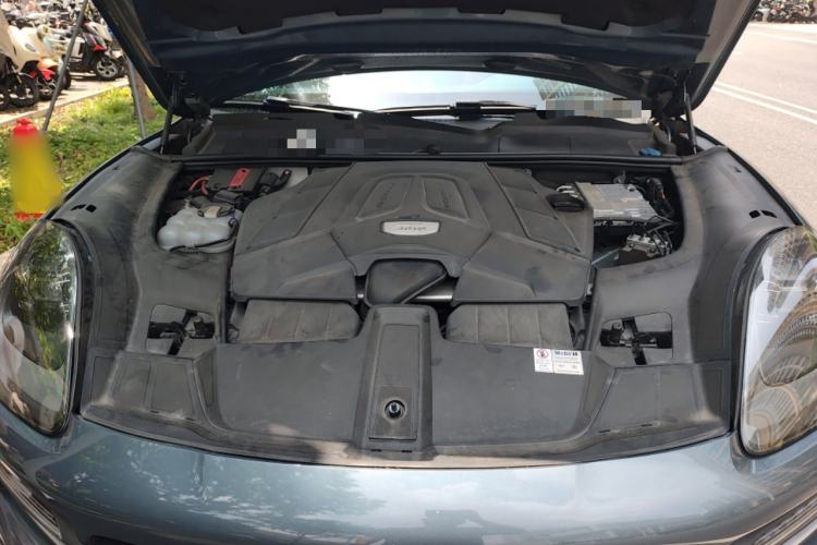 Used Porsche Cayenne 2018 Cayenne 3.0T Engine Bay