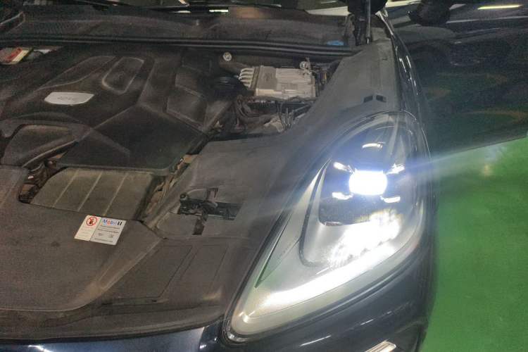 Used Porsche Cayenne 2018 Cayenne 3.0T Engine Bay Left