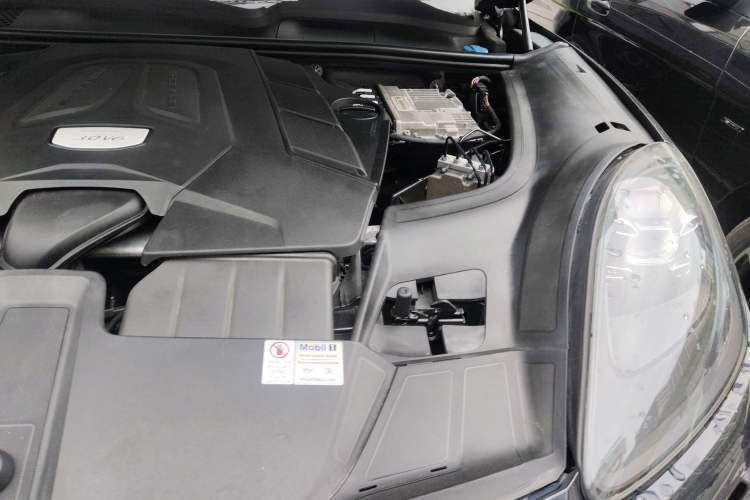 Used Porsche Cayenne 2018 Cayenne 3.0T Engine Bay Left