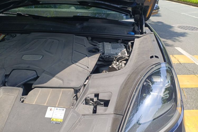 Used Porsche Cayenne 2018 Cayenne 3.0T Engine Bay Left