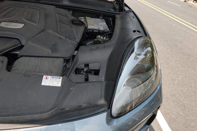 Used Porsche Cayenne 2018 Cayenne 3.0T Engine Bay Left