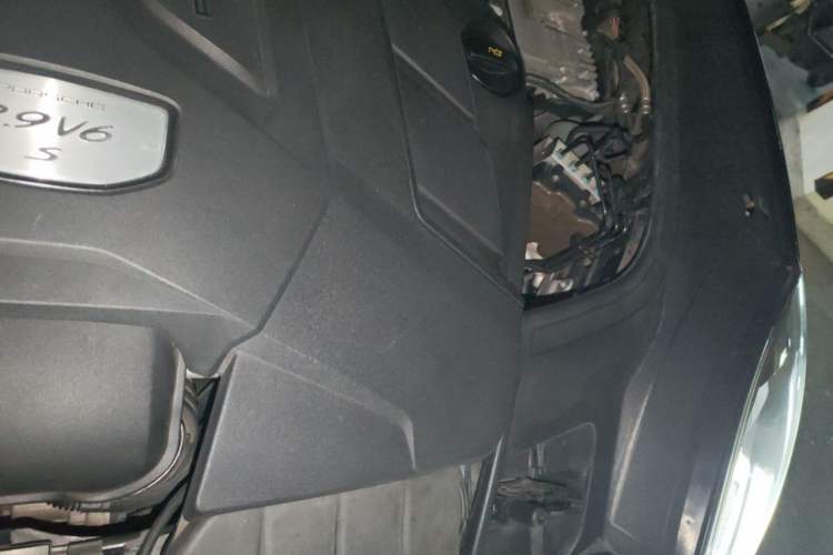 Used Porsche Cayenne 2018 Cayenne S 2.9T Engine Bay Left