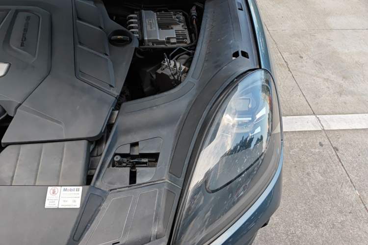 Used Porsche Cayenne 2018 Cayenne 3.0T Engine Bay Left