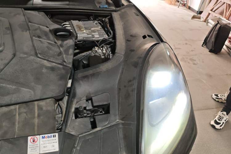 Used Porsche Cayenne 2018 Cayenne 3.0T Engine Bay Left