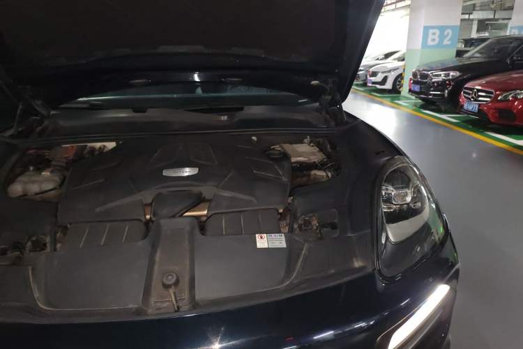 Used Porsche Cayenne 2018 Cayenne 3.0T Engine Bay Left