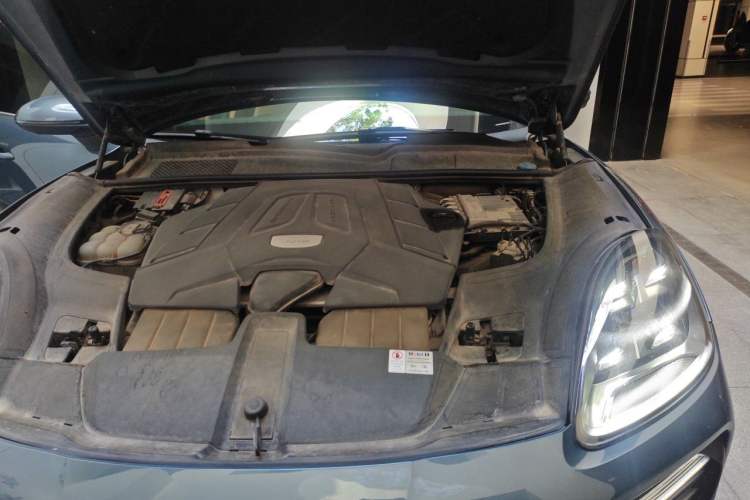 Used Porsche Cayenne 2018 Cayenne 3.0T Engine Bay Left