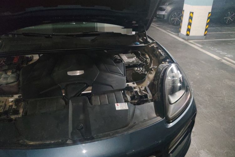 Used Porsche Cayenne 2018 Cayenne 3.0T Engine Bay Left