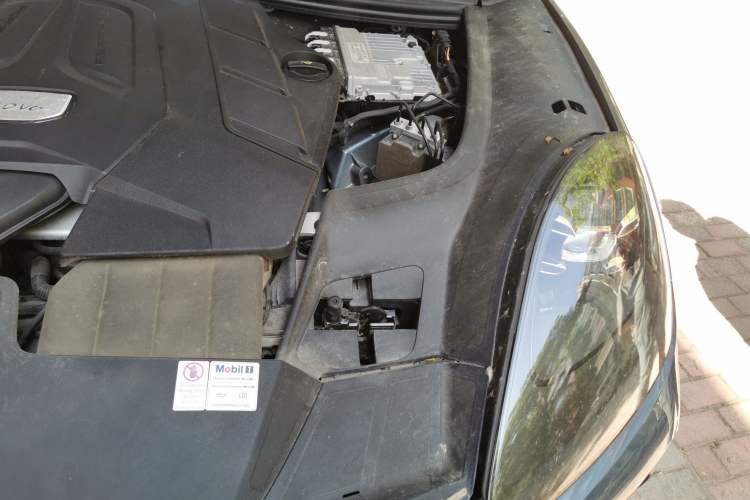 Used Porsche Cayenne  Engine Bay Left