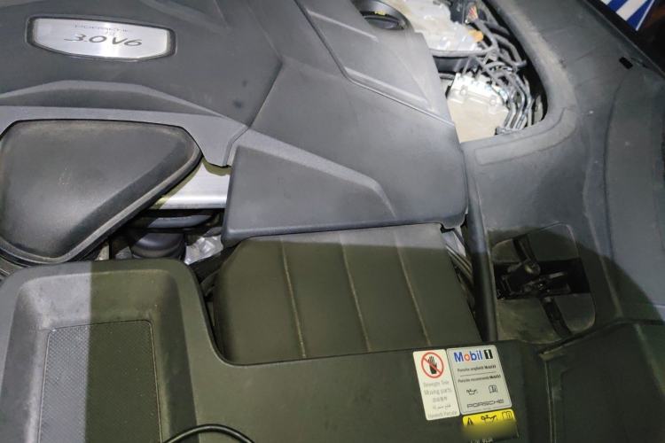 Used Porsche Cayenne 2018 Cayenne 3.0T Engine Bay Left