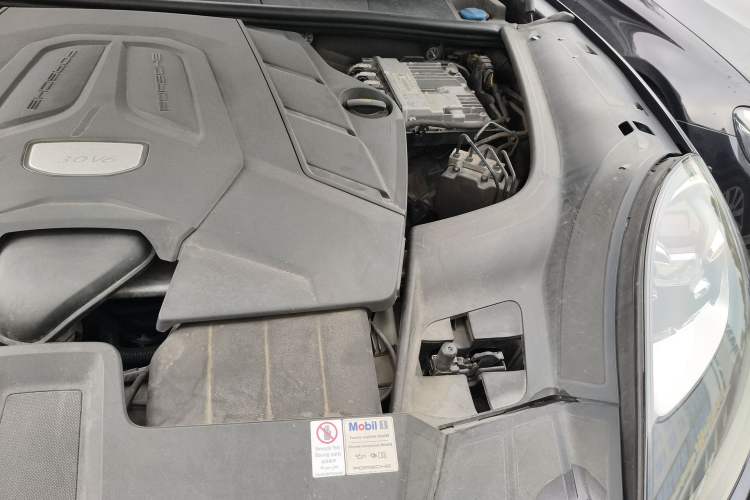 Used Porsche Cayenne 2018 Cayenne 3.0T Engine Bay Left