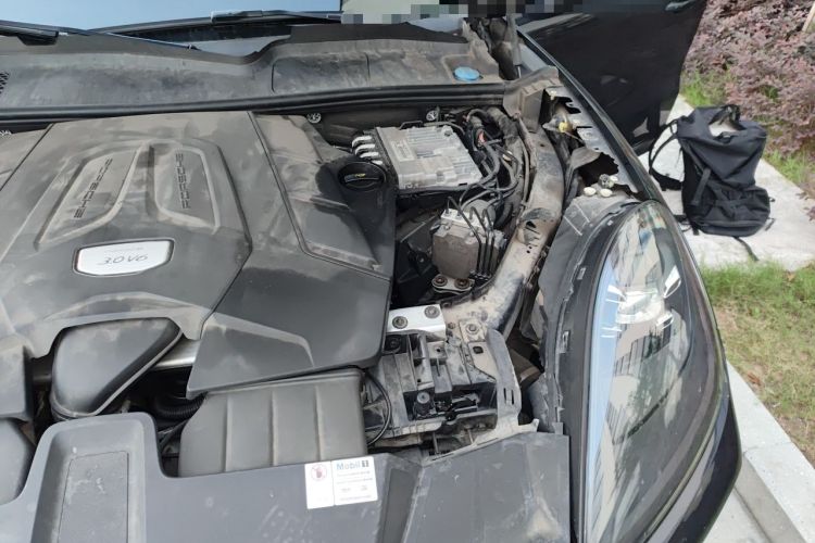 Used Porsche Cayenne 2018 Cayenne 3.0T Engine Bay Left