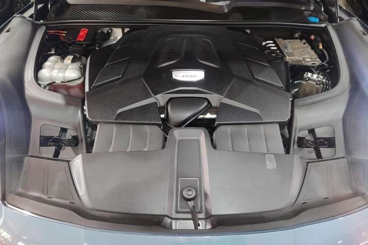 Used Porsche Cayenne 2018 Cayenne 3.0T Engine Bay