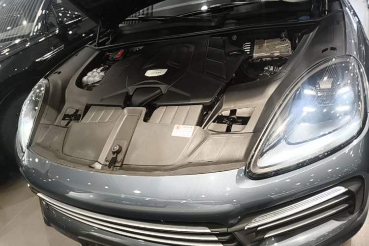 Used Porsche Cayenne 2018 Cayenne 3.0T Engine Bay
