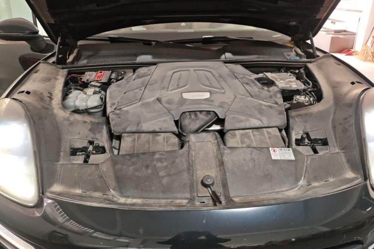 Used Porsche Cayenne 2018 Cayenne 3.0T Engine Bay