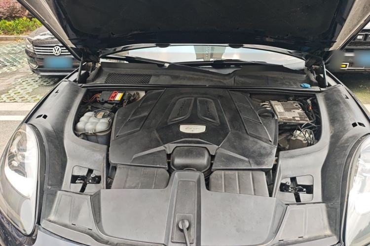 Used Porsche Cayenne 2018 Cayenne S 2.9T Engine Bay