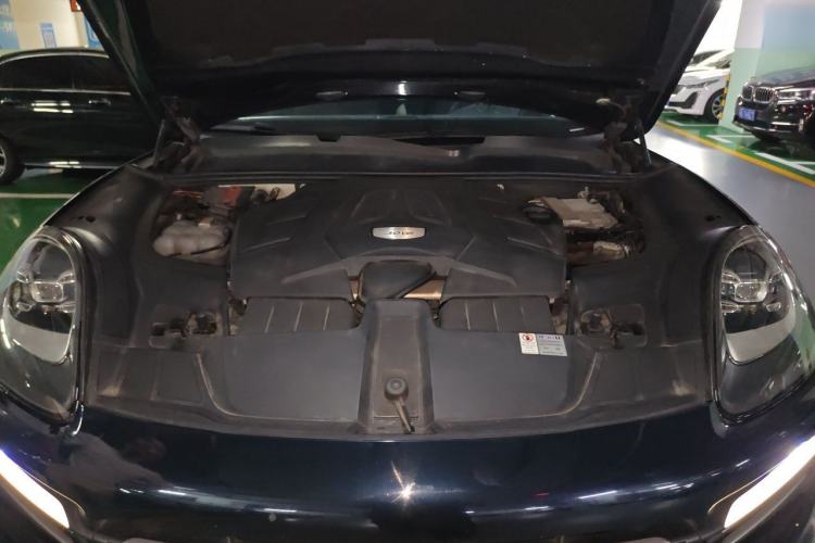 Used Porsche Cayenne 2018 Cayenne 3.0T Engine Bay