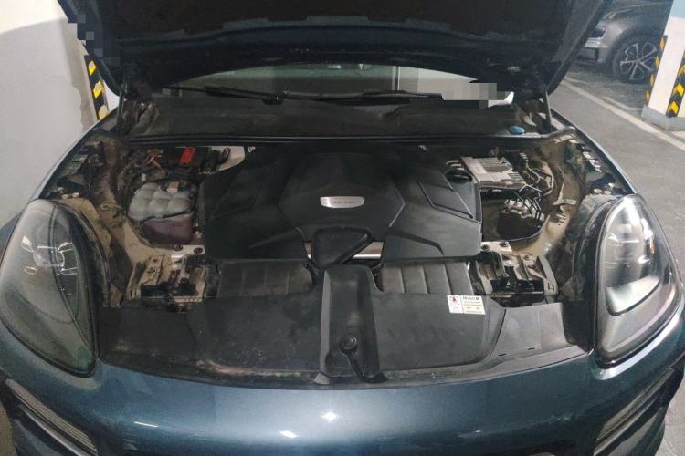 Used Porsche Cayenne 2018 Cayenne 3.0T Engine Bay