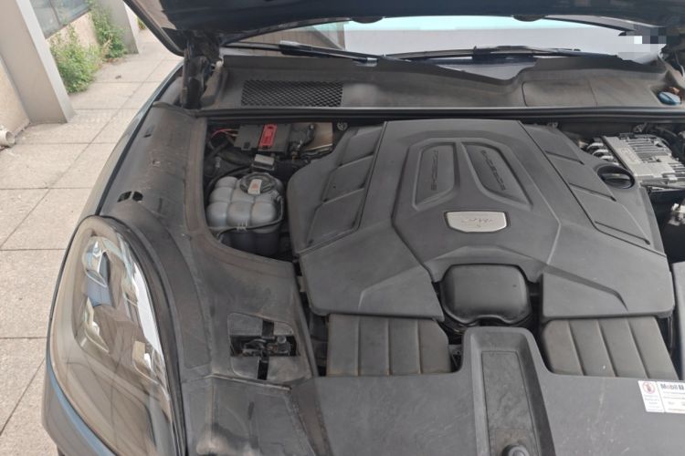 Used Porsche Cayenne 2018 Cayenne S 2.9T Engine Bay Right