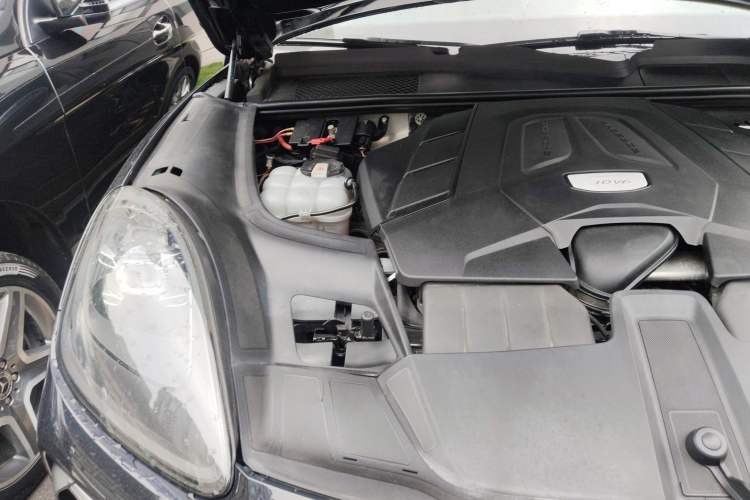 Used Porsche Cayenne 2018 Cayenne 3.0T Engine Bay Right
