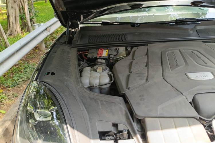 Used Porsche Cayenne 2018 Cayenne 3.0T Engine Bay Right