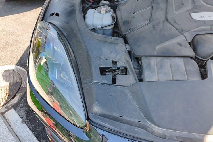 Used Porsche Cayenne 2018 Cayenne 3.0T Engine Bay Right