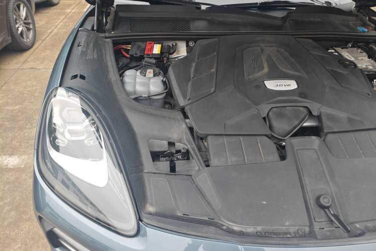 Used Porsche Cayenne 2018 Cayenne 3.0T Engine Bay Right