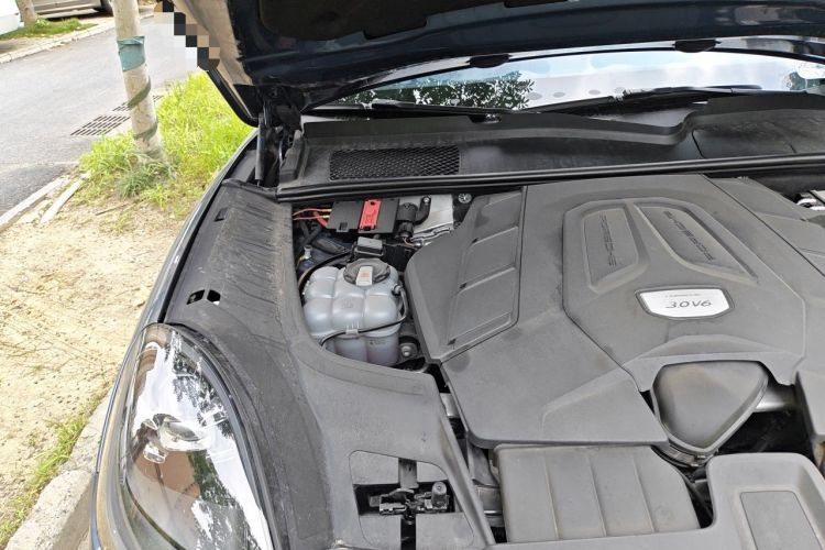 Used Porsche Cayenne 2018 Cayenne 3.0T Engine Bay Right