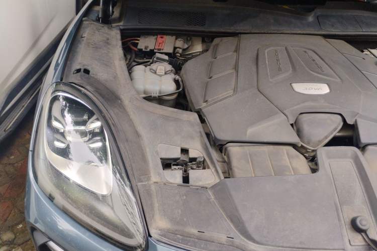 Used Porsche Cayenne 2018 Cayenne 3.0T Engine Bay Right