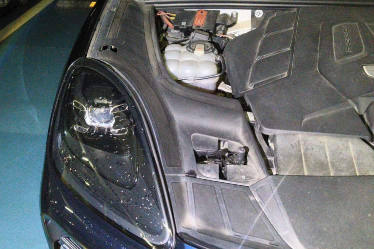 Used Porsche Cayenne 2018 Cayenne 3.0T Engine Bay Right