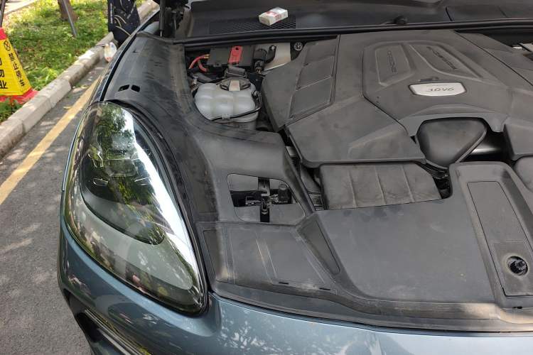 Used Porsche Cayenne 2018 Cayenne 3.0T Engine Bay Right