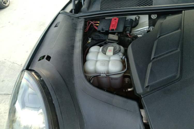 Used Porsche Cayenne 2018 Cayenne 3.0T Engine Bay Right